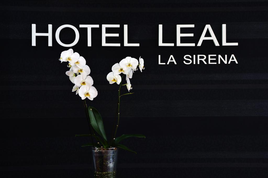 Hotel Leal - La Sirena บียานูเอบา เด อาโรซา ภายนอก รูปภาพ